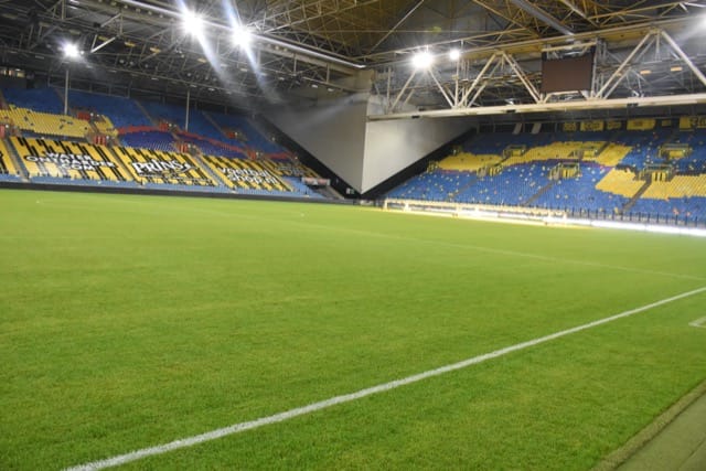 Al uitgespeeld Vitesse leeft zich voor eigen publiek uit op Roda JC